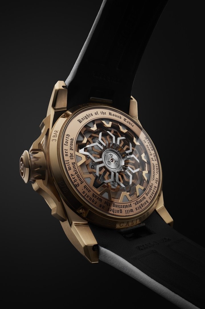 Calibre RD821 calibre features 14 different types of hand-finishing on its components, an essential criterion for obtaining the prestigious Poinçon de Genève. 