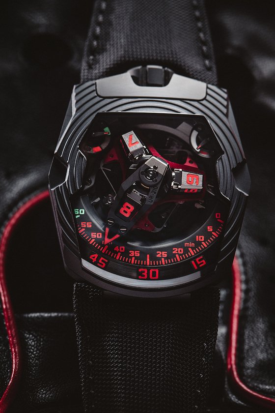 Blink and you'll miss it! The UR-210 now released in Black Platinum