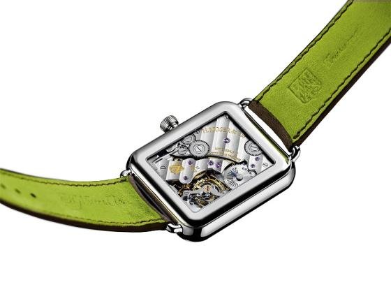 Swiss Alp Watch takes a bite out of Apple Watch