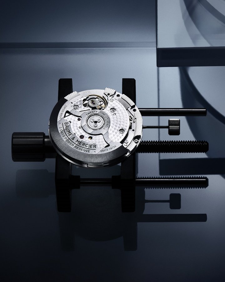 Baume & Mercier's in-house Baumatic movement is resistant to everyday magnetic fields up to 1'500 Gauss, operates at 4Hz (28,800 vib/h) and delivers five days (120 hours) of power reserve. Finishes include circular-graining on the bridges, a sandblasted and snailed mainplate, and an openworked oscillating weight with snailed Côtes de Genève.