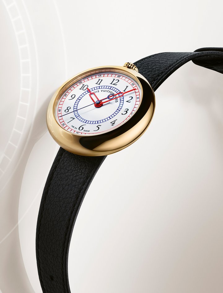 Creating a Grand Feu enamel dial is an orchestrated and painstaking process in many stages. Over some 20 hours, multiple layers of vitreous enamel are applied to metal, interspersed with careful firings at temperatures between 800-900°C. Each firing presents the risk that the enamel may crack and the entire process started from scratch. White is also one of the most challenging hues to perfect.