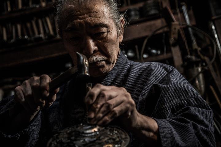 CRAFTSMANSHIP Mr Bihou Asano is a master of the ancient technique of hammering metal, used on the bezel and strap inserts of the MRG-G2000HT.