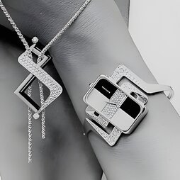 LONGINES