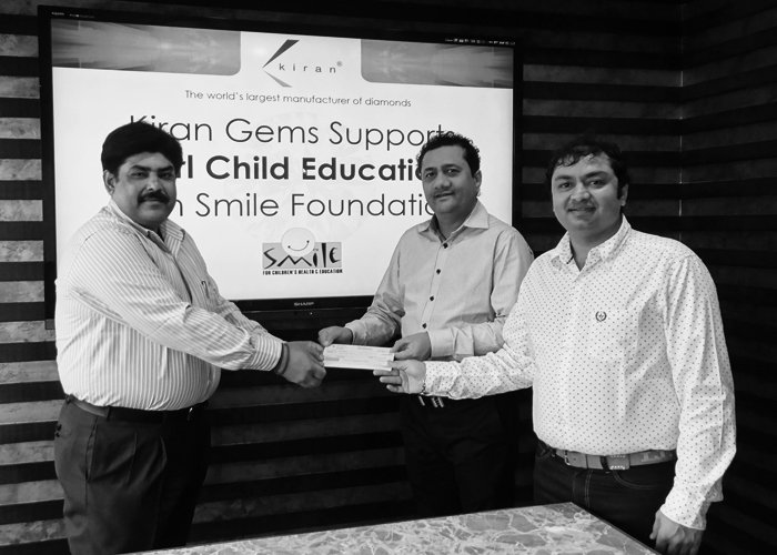 Mr. Rajesh Lakhani and Mr. Dinesh Lakhani, Directors of Kiran Gems with Mr. A.K. Pandey