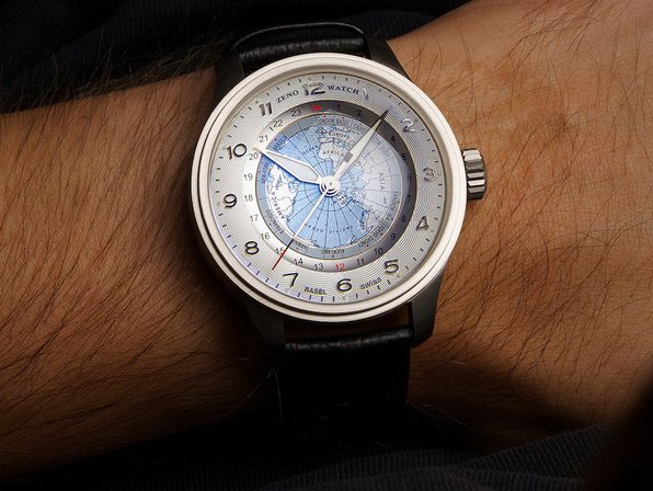 Zeno Polar Worldtimer: A Bird's-Eye View of Time from the North Pole