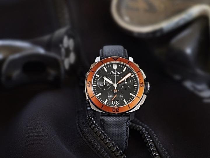 Seastrong Diver 300 Chronograph Big Date, in orange