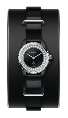 ALL EYES ON...CHANEL - Since 1987, Chanel gives time a unique allure