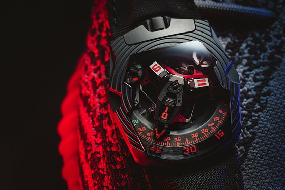 Blink and you'll miss it! The UR-210 now released in Black Platinum