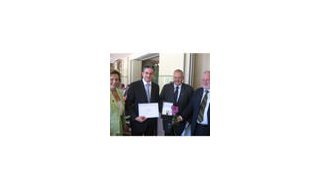 Universal Gen&#x00E8;ve rewards the winner of the 2009 edition of the prestigious International rose competition of Geneva