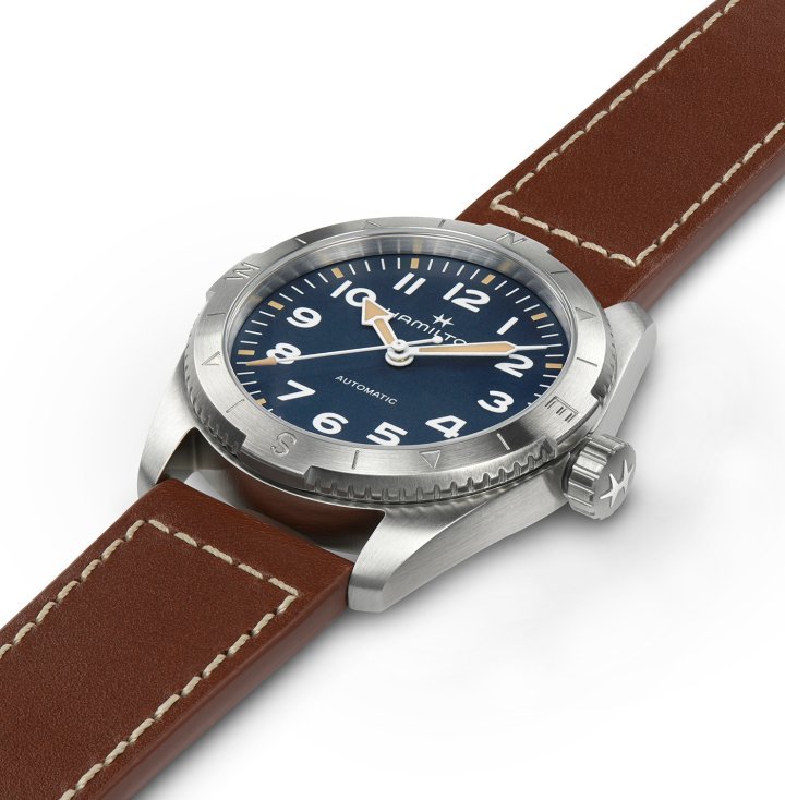 Equipped with a bi-directional rotating compass bezel marked with the cardinal points of north, south, east and west, the Khaki Field Expedition will help you navigate your adventure with the help of the sun.