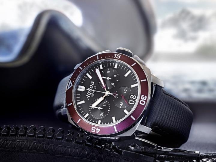 Seastrong Diver 300 Chronograph Big Date, in bordeaux