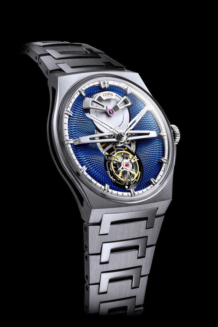 Czapek reinterprets the Antarctique in titanium