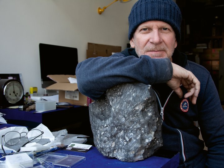 Luc Labenne with the Ghadames meteorite, a 24kg oriented piece with impact marks. (Photo Buonomo & Cometti)