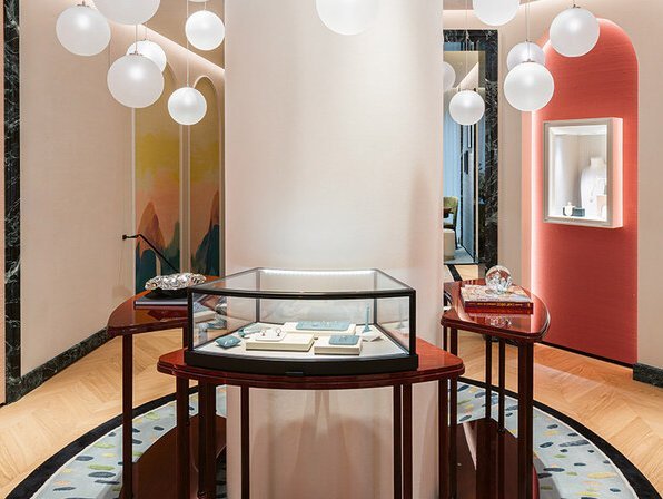Boucheron opens in Zurich