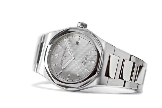 Girard-Perregaux graduates (again) with the new Laureato 