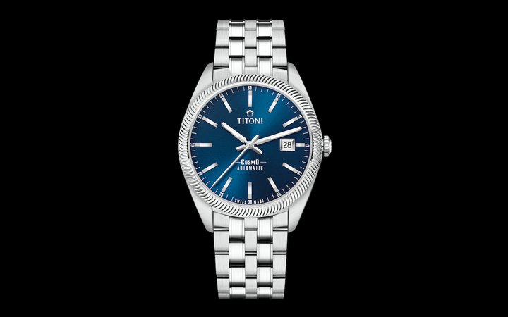Cosmo Series (Ref. 878 S-612): The five-links design lends the stainless steel bracelet greater flexibility and thus ensures a high wearing comfort. The mixture of brushed and polished links playfully interacts with light. The single-fold clasp makes it even easier to close and open.