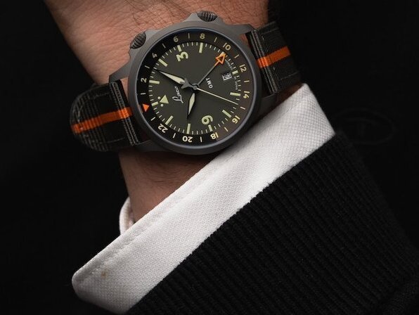 Laco Frankfurt 40 GMT: compact size, full functionality