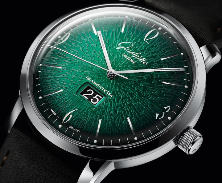 The beautiful dial of the Sixties Panorama Date