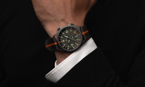 Laco Frankfurt 40 GMT: compact size, full functionality