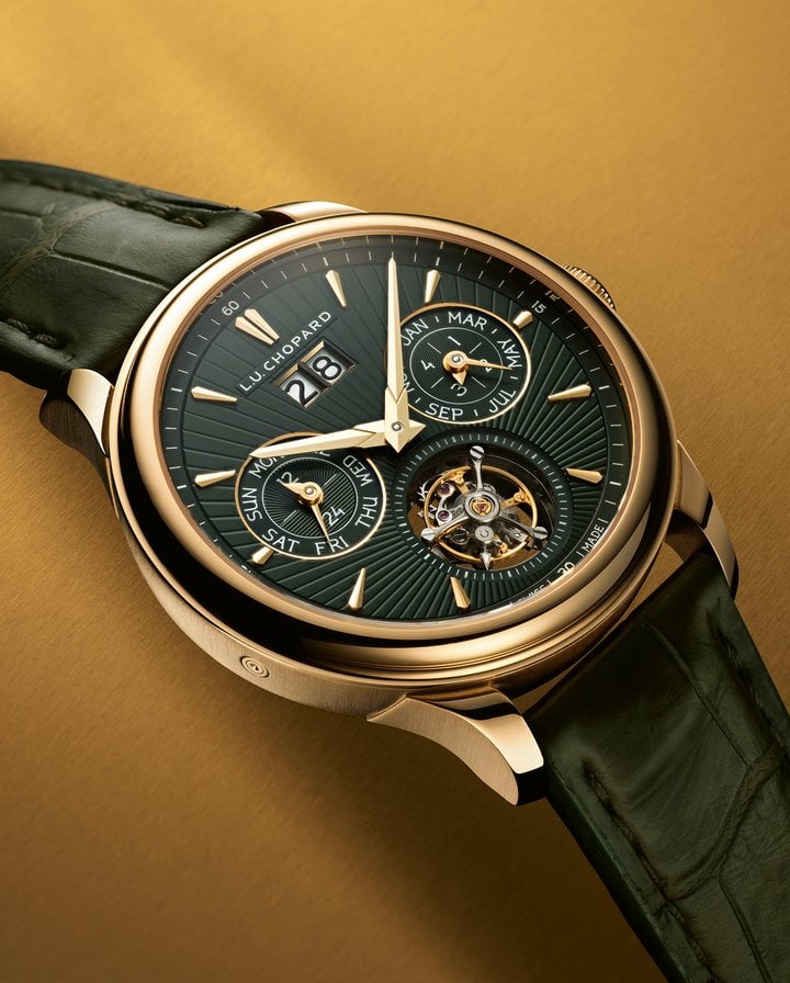 The new L.U.C Flying T Twin Perpetual, hallmarked Poinçon de Genève, features a case in ethical 18k yellow gold measuring 40.5 millimetres in diameter. It houses L.U.C Calibre 96.36-L, an original complication movement pairing a flying tourbillon and a perpetual calendar with a large date display.