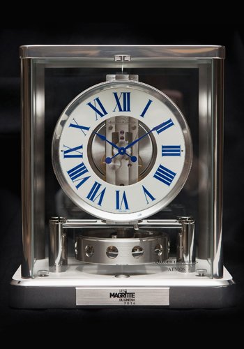 Atmos by Jaeger-LeCoulte engraved with the logo of Les Magritte