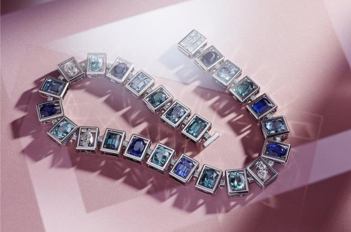 Piece from the 2019 “Tiffany Jewel Box” collection. The most important American jewellery brand has just been acquired by world's largest luxury group LVMH, opening a whole new business era for the entire segment. As author Erwan Rambourg underlines, the brand has yet to find its “iconic line” to conquer the Chinese market.