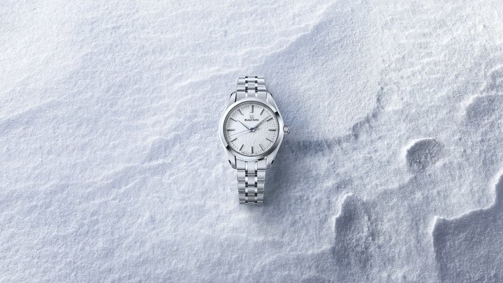 First introduced in 2005, Grand Seiko's Snowflake dial evokes the beauty of the snow-covered Hotaka mountain range in Nagano Prefecture, where Grand Seiko Spring Drive and quartz watches are created. This celebrated dial design later inspired a light blue variation, affectionately known as the Skyflake, whose gentle hue captures the image of wind-swept snow shimmering beneath a clear sky. 