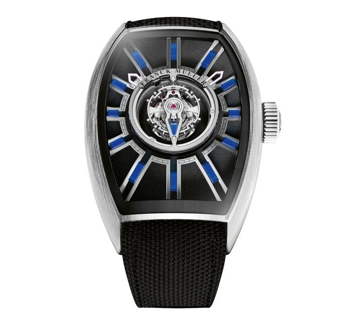 The design of the Curvex CX Grand Central Flash Tourbillon is inspired by futuristic cars.