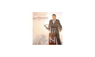 Saint Honor&#x00E9; extends its network of exclusive stores and supports sick children 
