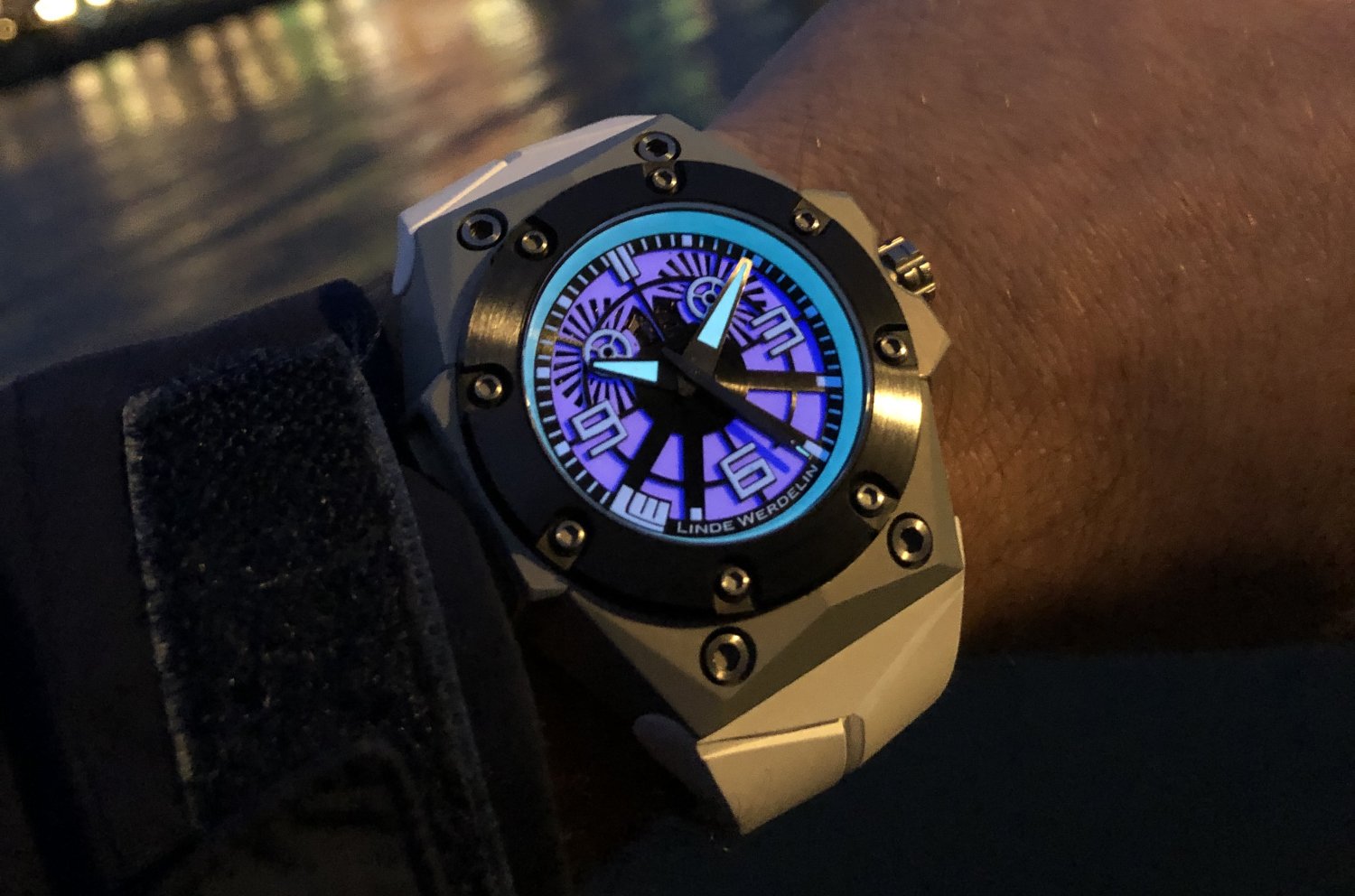 Linde_Werdelin_oktopus_blue_sea_4_-_Europa_Star_watch_magazine_2020