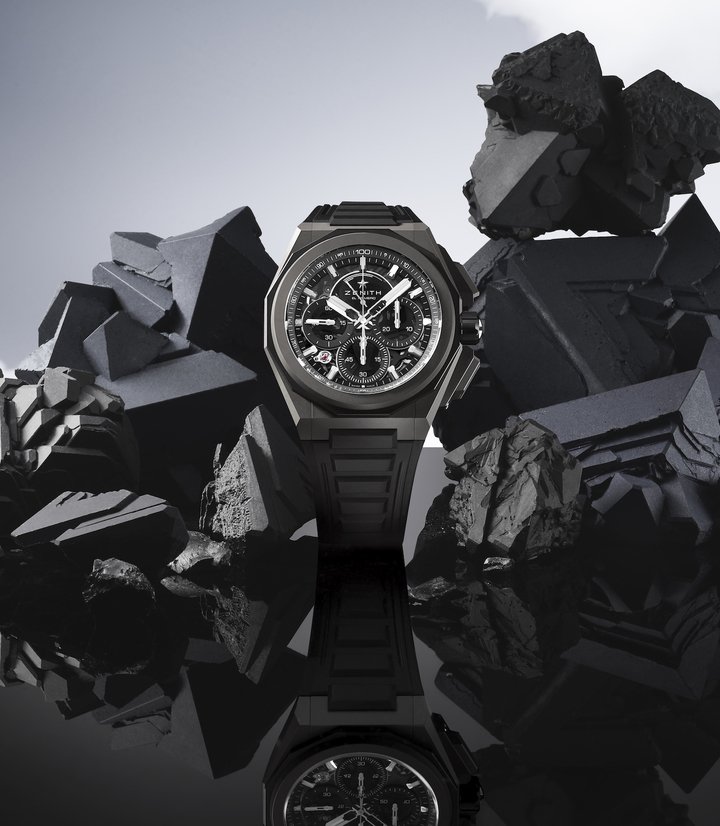 The dial of the DEFY Extreme has been designed to enhance legibility while allowing a clear view of the 1/100th of a second chronograph calibre, with two escapements beating at 36,000 vph for the timekeeping part and 360,000 vph for the chronograph.