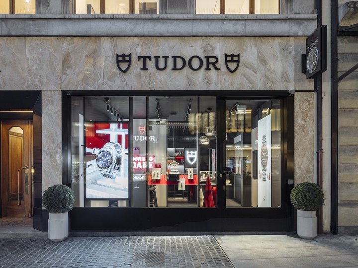  In partnership with Bucherer, Tudor opened its new boutique in the heart of Geneva, on Place Longemalle, at the beginning of 2026.