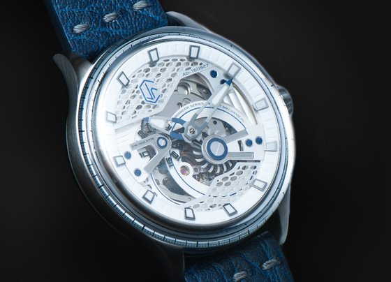 Watchmaker CJR soars with new Commander series