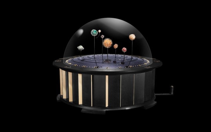 Distinguished by its impressive dimensions (50cm high and 66.5cm in diameter), the Planétarium automaton presents the Sun and many of the planets of the solar system visible from the Earth. Each heavenly body moves at its actual speed of rotation, completing one orbit in 88 days for Mercury, 224 days for Venus, 365 days for the Earth, 687 days for Mars, 11.86 years for Jupiter, and 29.5 years for Saturn