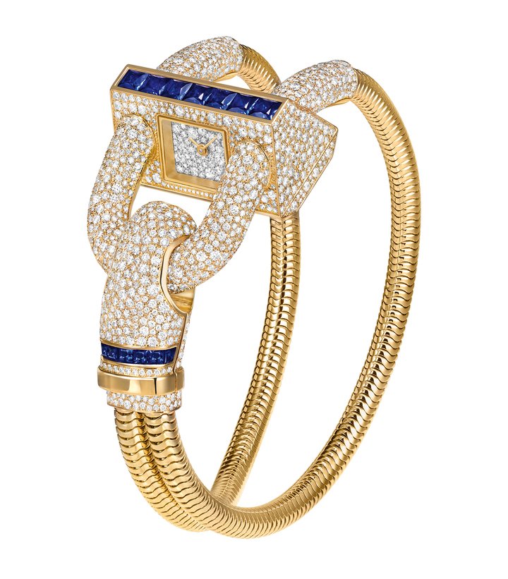 Created in 1935, the Cadenas watch quickly became an emblem of Van Cleef & Arpels' watchmaking. This new piece combines a yellow gold bracelet with a case paved in snow-set diamonds and enhanced by a row of princess-cut sapphires.