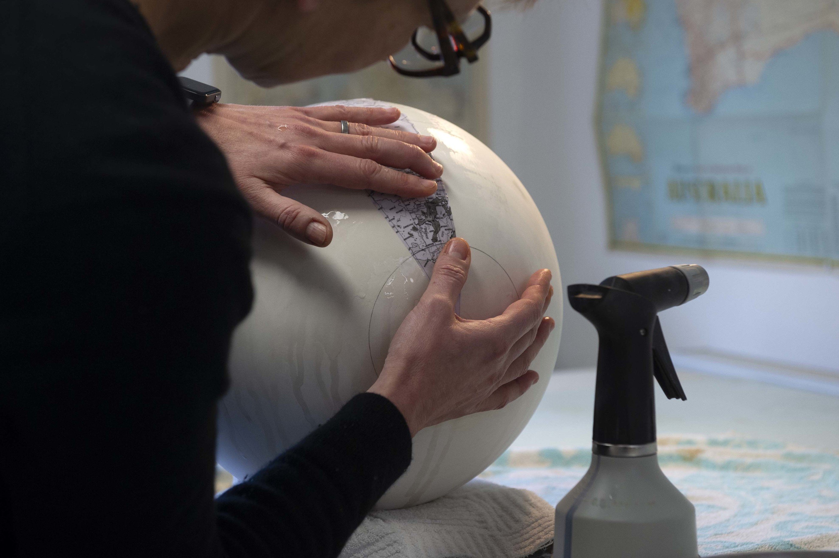 Globe Sauter & Cie: the Earth, handcrafted