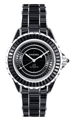 With its J12 Noir Intense, Chanel goes into prestige ceramic