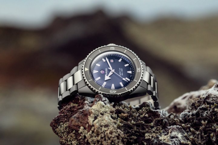 Introduced this year, the Captain Cook High-Tech Ceramic Diver is the result of Rado's latest high-tech ceramic production techniques. It is available in six different variations (including two Plasma versions). 