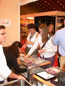 Colored gemstones at IJL 2003 show 