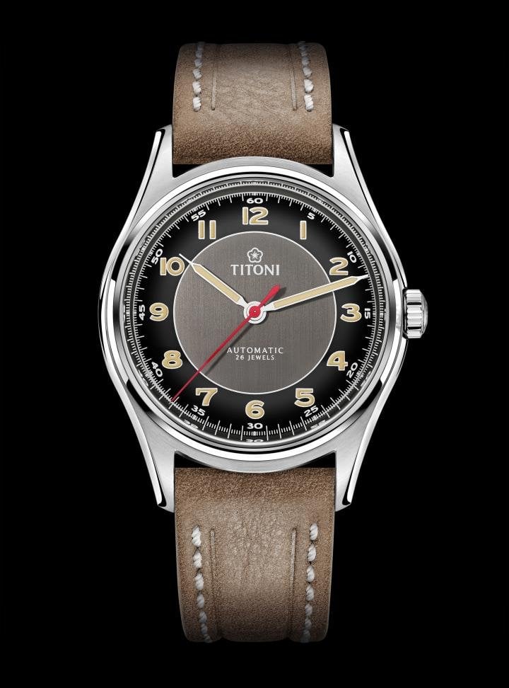 Heritage Series (Ref. 83019 S-ST-638) The shape of the numerals' typography also reflects the trend of the early 1950s. The red second hand provides just the right finishing accent.