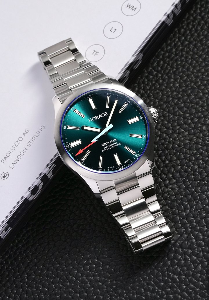 The DecaFlux's red-blue lightning-bolt seconds hand throws in a dash of colour to remind the wearer that no matter where they are located, the omnipresent and invisible cloak of positive- and negative-charged ions surrounding them on Planet Earth cannot warp their wristwatch.