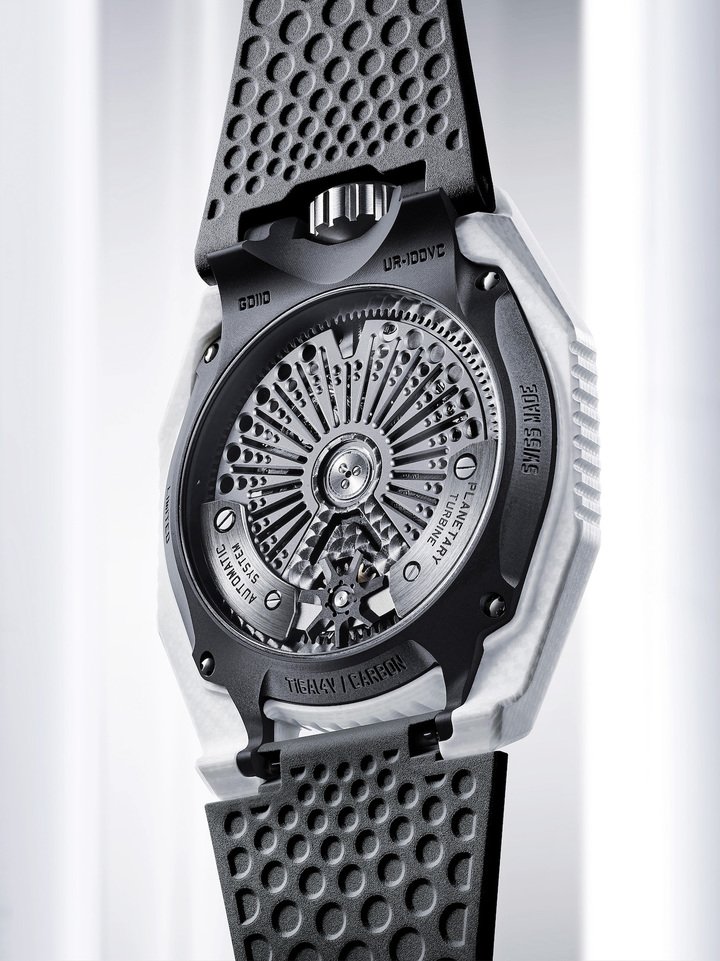 The UR-100V LS Ceramic by Urwerk: time flies at the speed of light