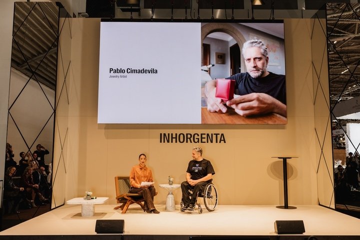 This year, Inhorgenta has expanded its cultural programme, as exemplified by this conference with the renowned Spanish jeweller and Olympic medallist Pablo Cimadevila.