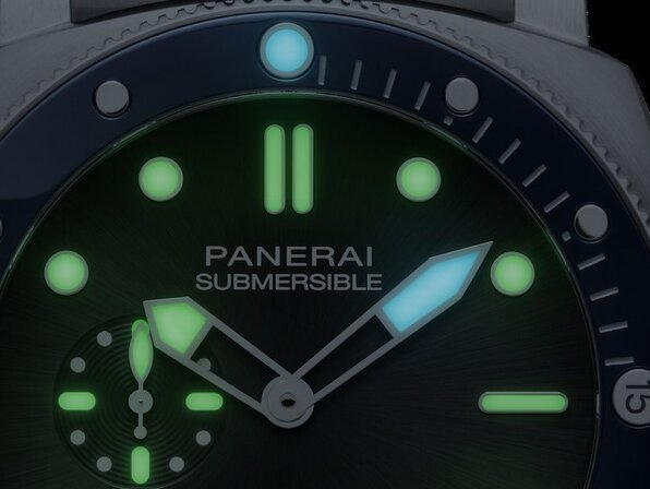 Panerai: a first 44 mm Submersible with metal bracelet