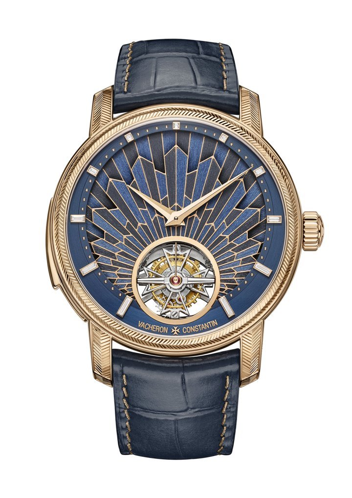 New York is certainly an inspiration for Vacheron Constantin, as this Minute Repeater Tourbillon Tribute to Art Deco Style shows. Recently presented by the manufacture, its wood marquetry dial (110 pieces in black-tinted pearwood and blue-tinted tulipwood) references the Chrysler Building, a splendid example of Art Deco architecture, while the sides of the case are hand-engraved with geometric designs that are characteristic of this style.