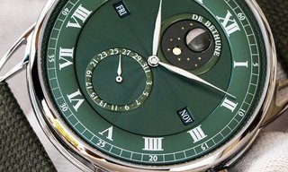 De Bethune launches the new DB25QP with green guilloche dial 