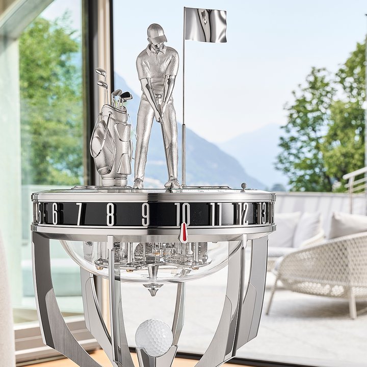 At the stroke of every hour, Attimo Golf re-proposes the emotion of the winning shot struck by its owner, “the attimo" (moment). A total of 715 components, all individually hand finished. Weight: 13.5 kg. Height 545 mm.