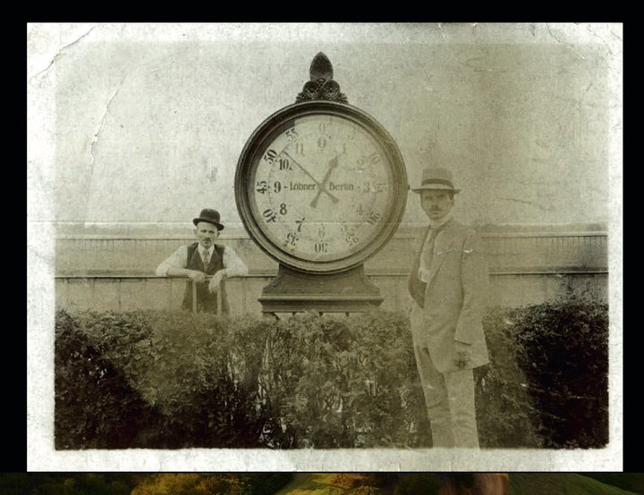 Paul Weiß (right) designed Löbner clocks for car racing circuits.