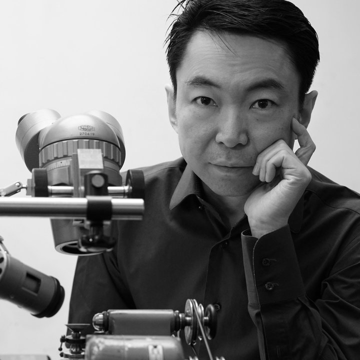 Portrait of Hajime Asaoka in his Tokyo workshop.