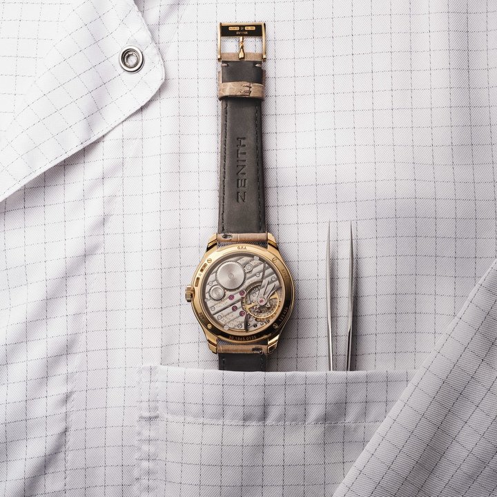 The calibre retains its original 13-line diameter and 2.5 Hz frequency, while incorporating technical refinements suited to contemporary standards. It delivers a 72-hour power reserve, while a stop-seconds mechanism ensures precise time-setting. Each movement is adjusted to an accuracy of ±2 seconds per day and is chronometer-certified by the COSC.